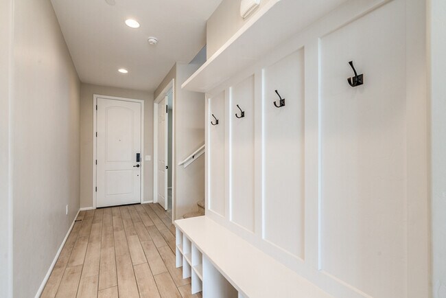 Building Photo - Stunning 2 Story with 4-Bedroom, 2.5-Bath ...