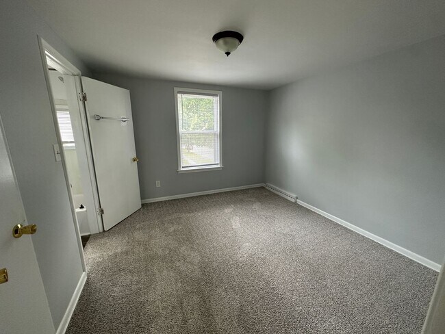 Building Photo - 625 S Barnes St