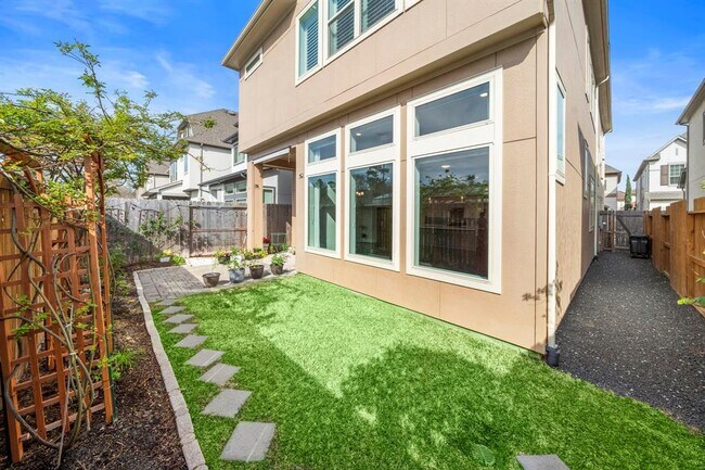 Building Photo - 1405 Arkley Way
