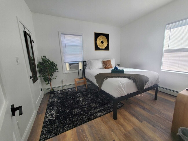 Building Photo - 23 Handy St