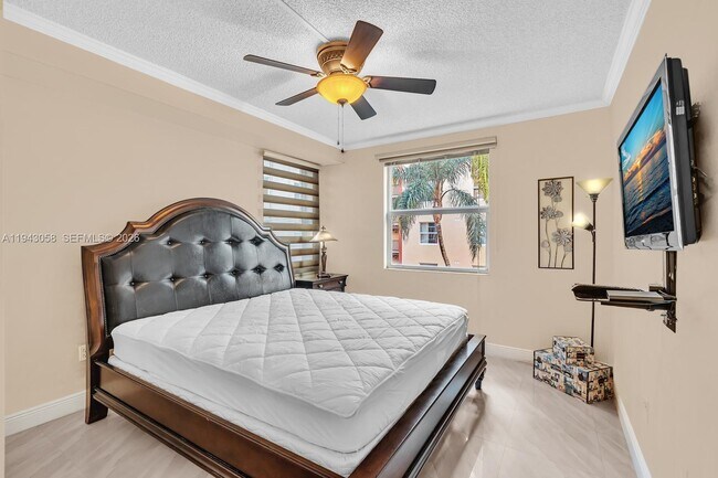 Building Photo - 17100 N Bay Rd