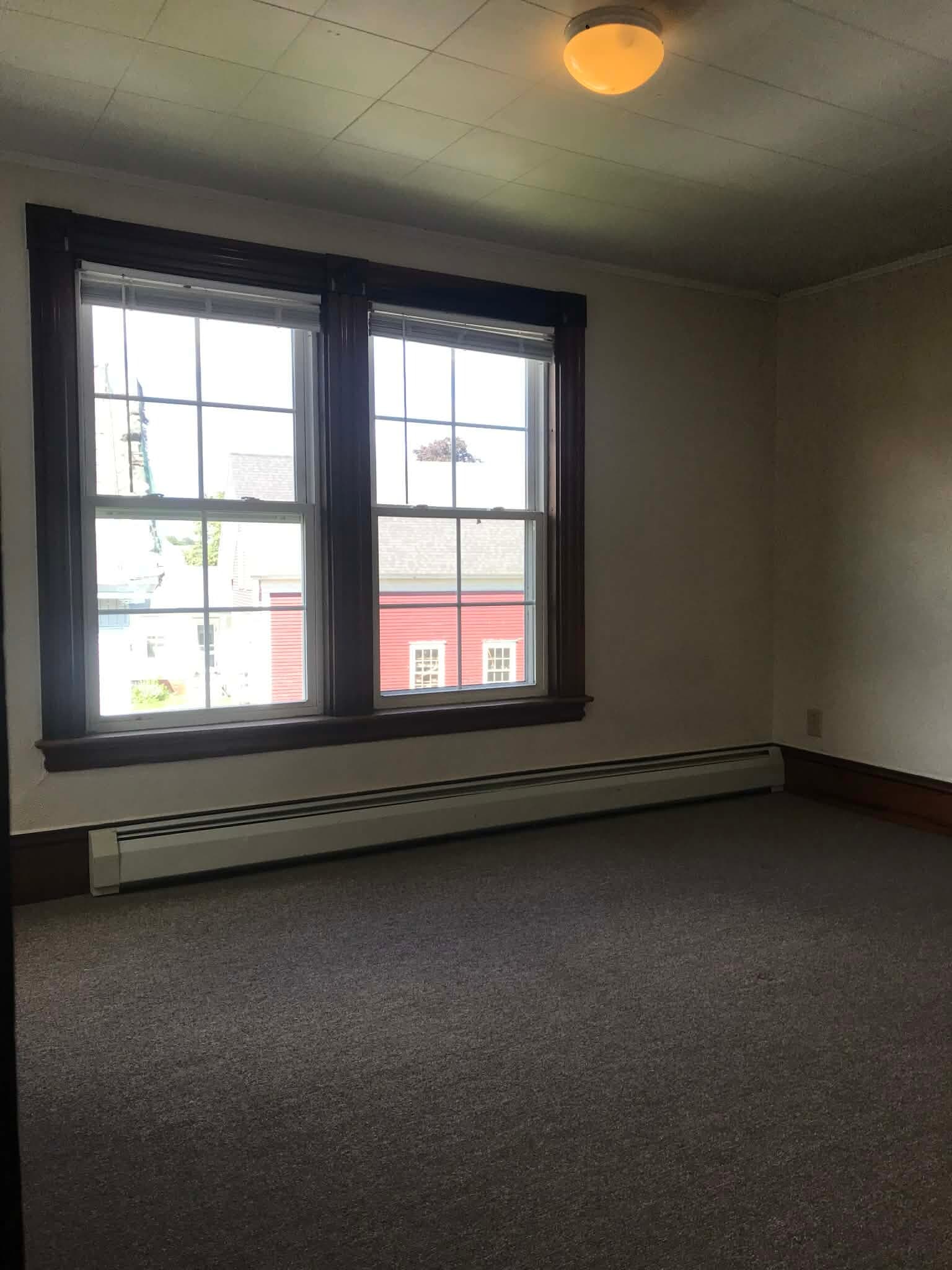 Building Photo - 502 Main St