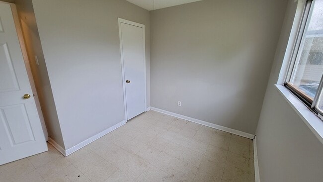 Building Photo - 3406 Black Lake Cir