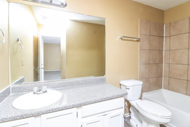 Building Photo - 5438 Farmview Close