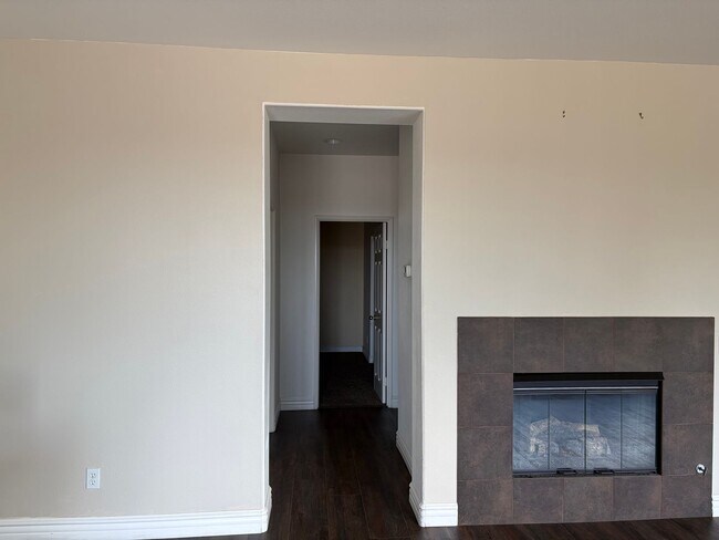 Building Photo - 24903 Sunset Vista Ave