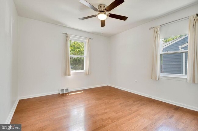 Building Photo - 5010 Sheridan St