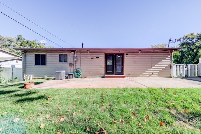 Building Photo - 5311 Grove Ave