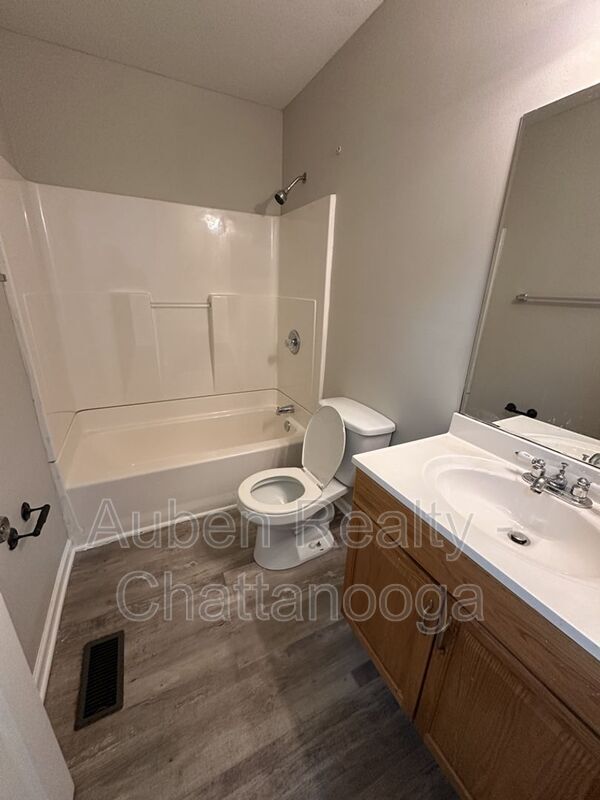 Building Photo - 105 Muskett Dr