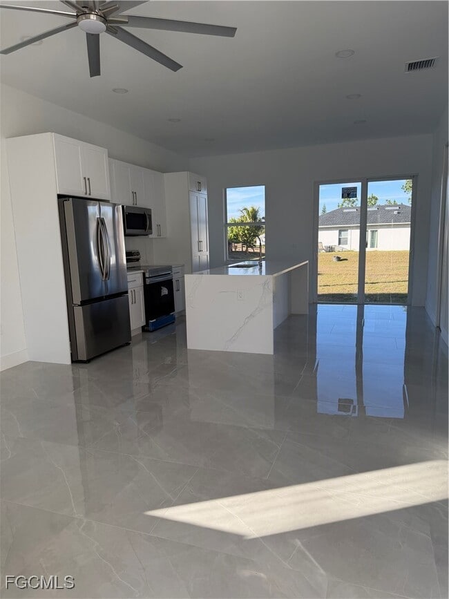 Building Photo - 1037 Macy St E