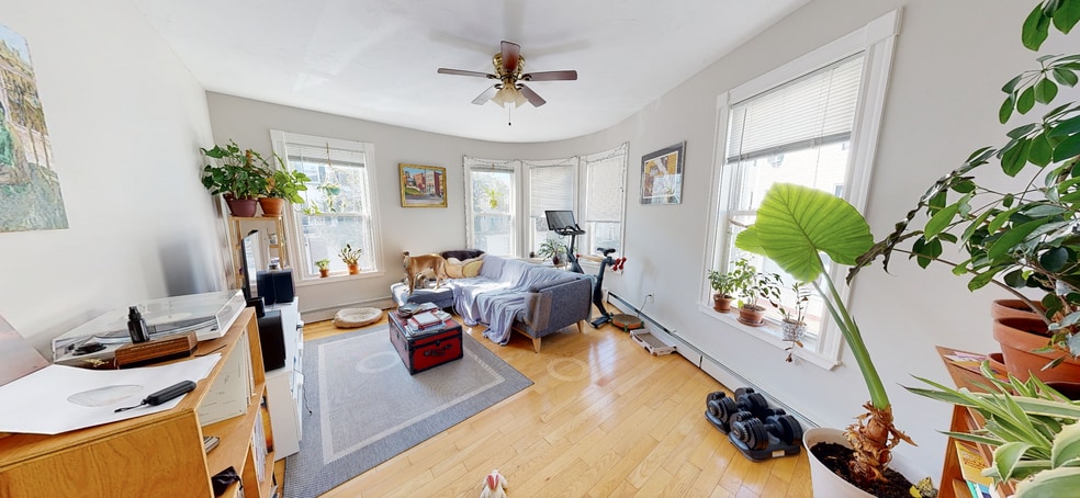 Primary Photo - 33 Pleasant St