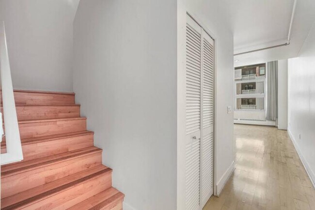 Building Photo - Modern Industrial Loft in Jack London Square