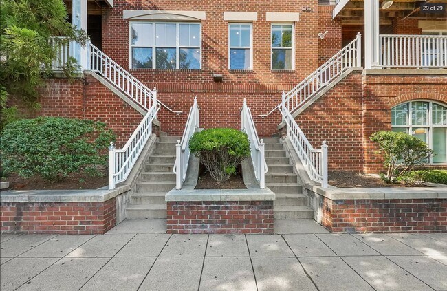 Separate walk-up entrance - 35 W Broad St