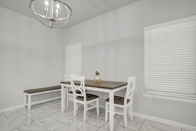 Building Photo - Upper Valley 2 Bedroom 2.5 Bath