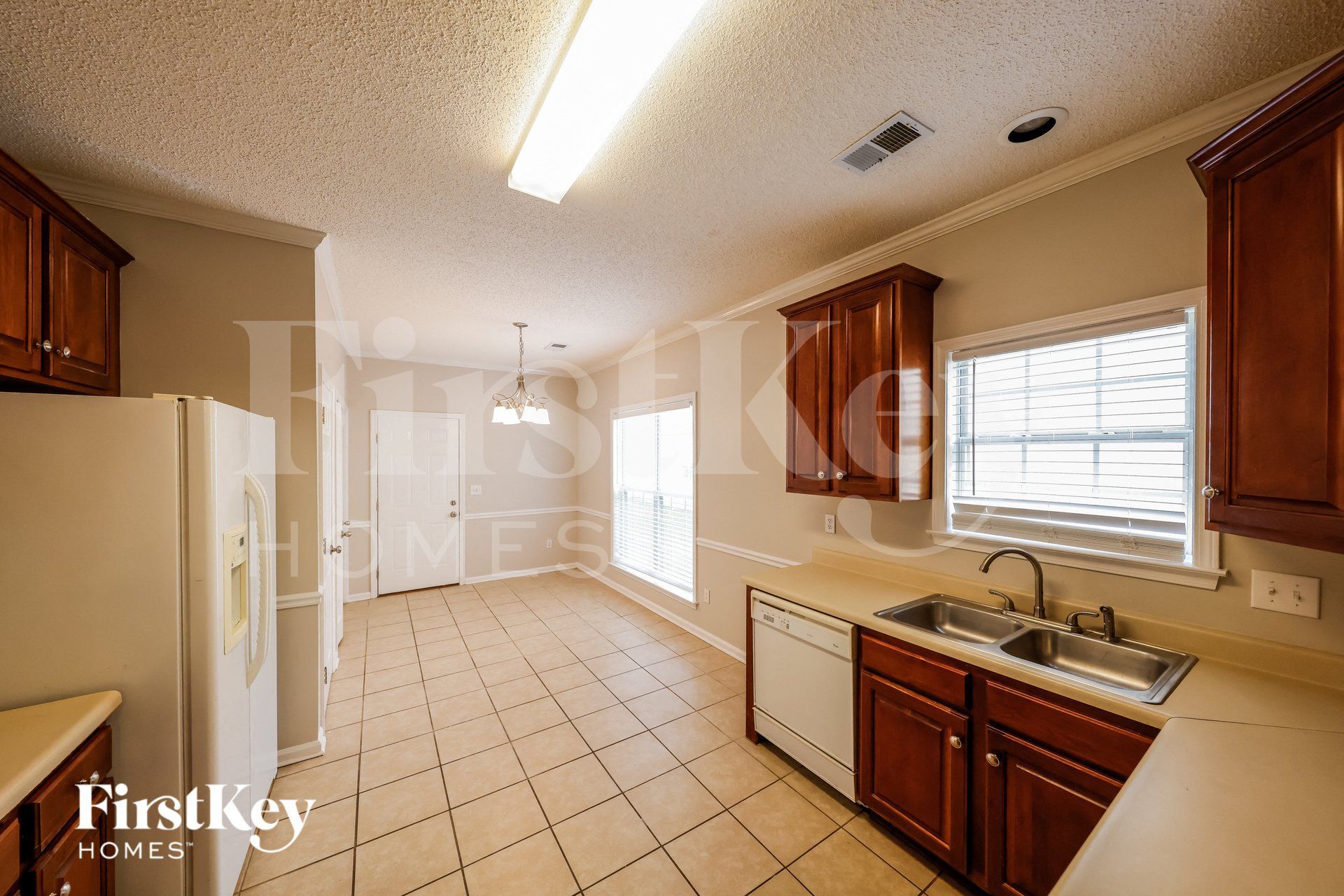 Building Photo - 140 Warwick Cir