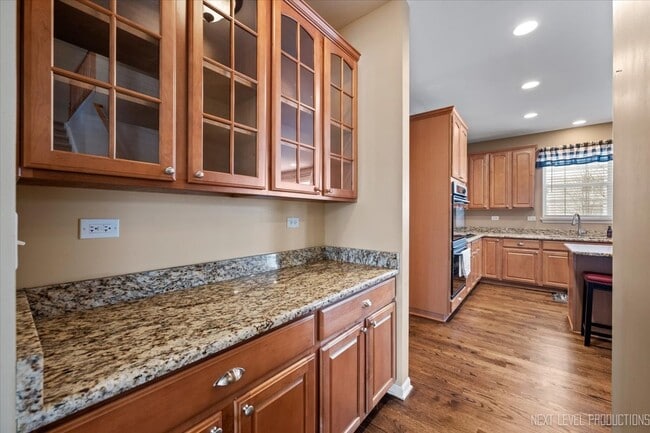 Building Photo - 706 Versailles Pkwy