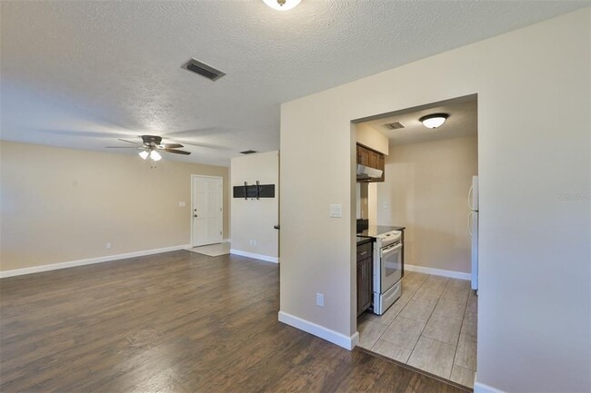 Building Photo - 105 N Kingsway Rd