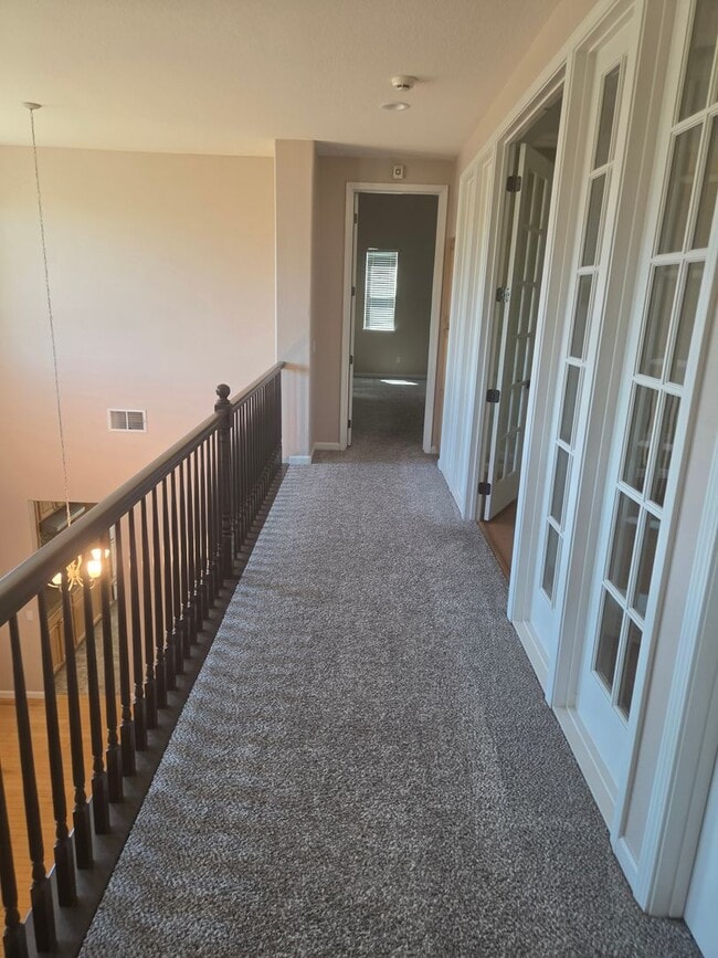 Building Photo - Stunning 4 Bed, 4 Bath Two-Story Home