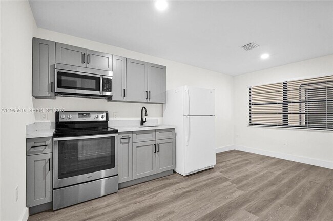 Building Photo - 1730 Acapulco Dr