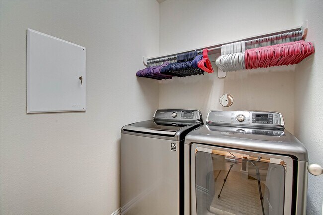 Building Photo - 8219 Peppervine Ct