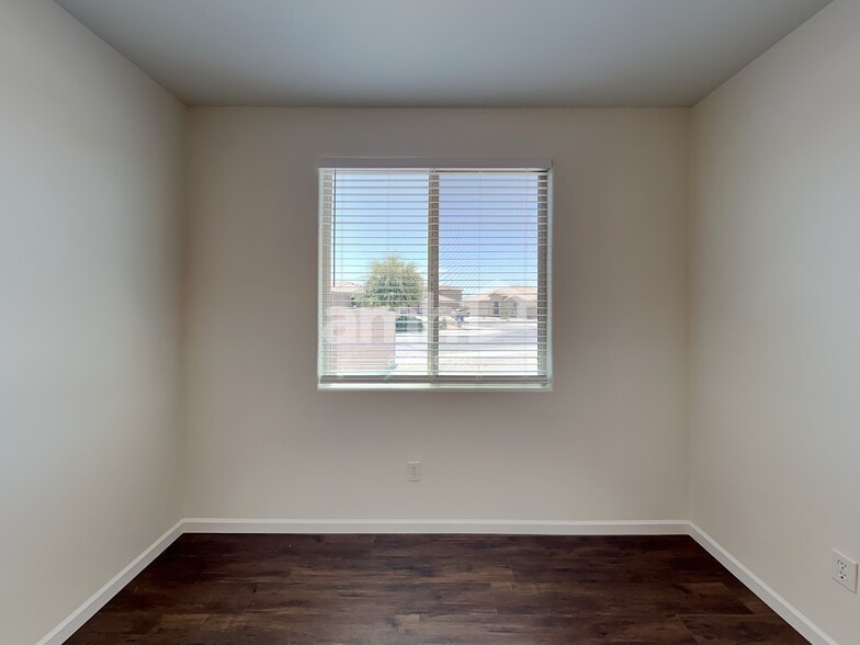 Building Photo - 10824 N Avenida Vallejo