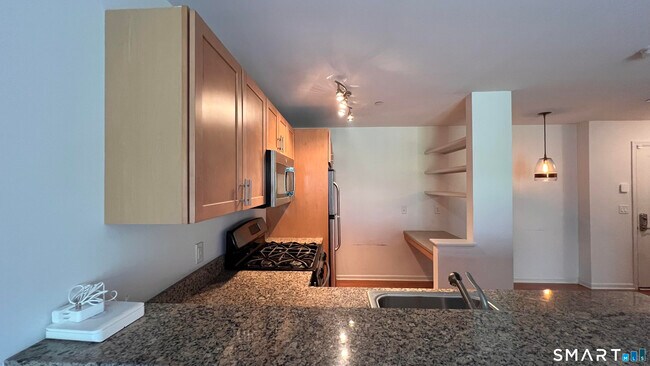 Building Photo - 26 School House Dr