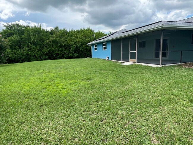 Building Photo - Annual ** Newly Renovated ** 3 Bedroom / 2...