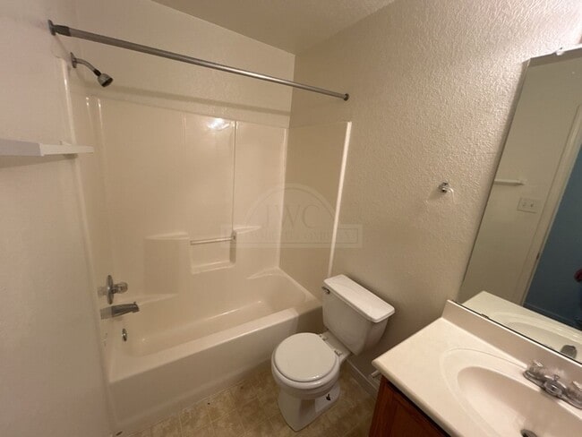 Building Photo - 308 Cedar Ridge Dr