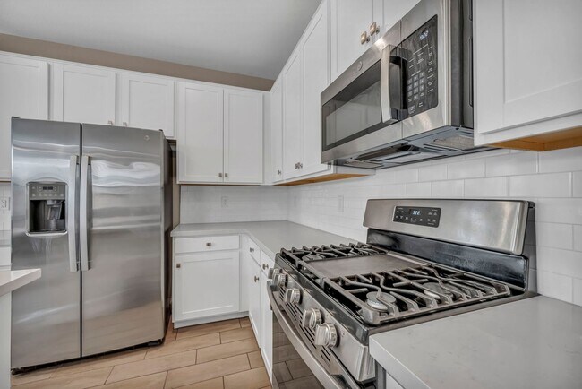 Building Photo - 688 Monroe Hl Pl