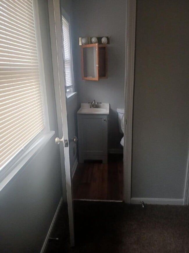 Building Photo - Nice 3 BR 1.5 House in Shively