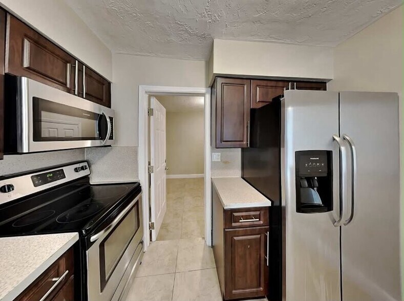 Building Photo - 7004 Lambright Ct