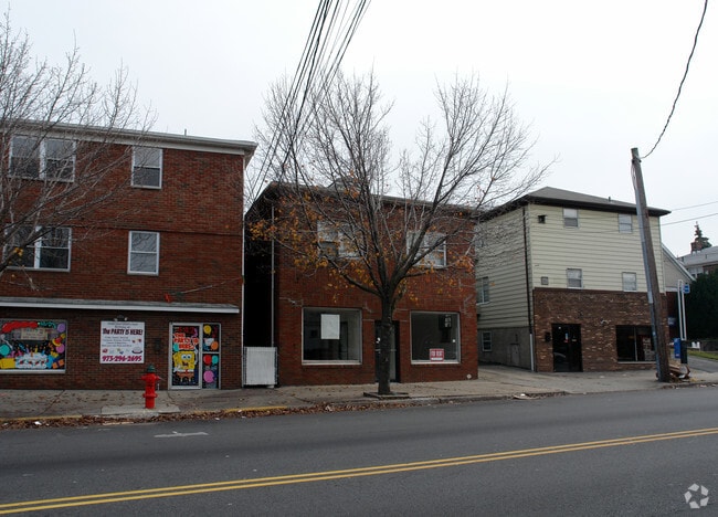 Building Photo - 444 Ridge Rd