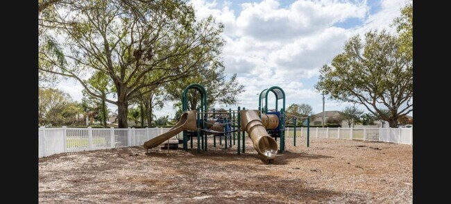 Building Photo - Town House 3/2.5 in Riverview