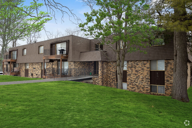 Building Photo - Sherwood Forest Apartments