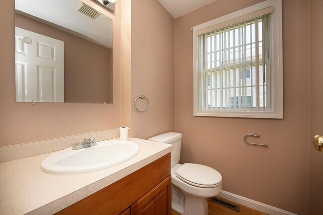 Building Photo - 1005 Trapelo Rd