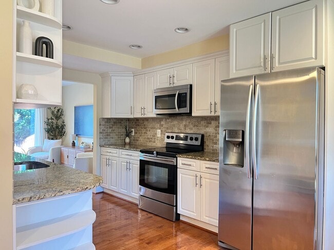 Building Photo - Come Home To This Updated And Convenient 3 Bed 3.5 Bath Townhome In Derwood! Now Available!