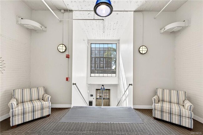 Building Photo - 2917 Main St