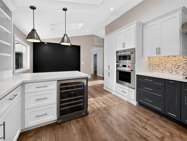 Building Photo - Gorgeous 4 Bedroom PLUS Spacious Bonus Room with Pool in Desired Alamo Neighborhood Available Now!