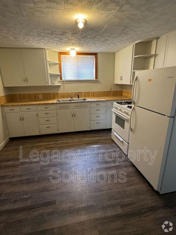 Building Photo - 408 2nd Ave NE