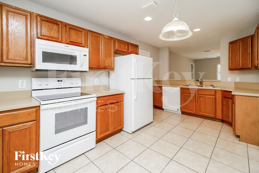 Building Photo - 421 Dove Dr