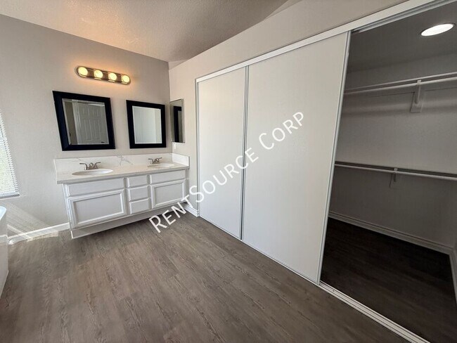 Building Photo - 40055 Castana Ln