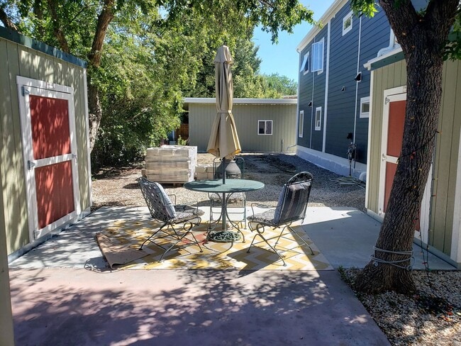 Building Photo - Recently Re-modeled 3 Bedroom Home!