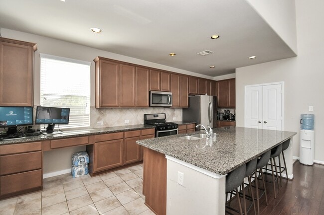 Building Photo - 8002 Mesquite Hill Ln