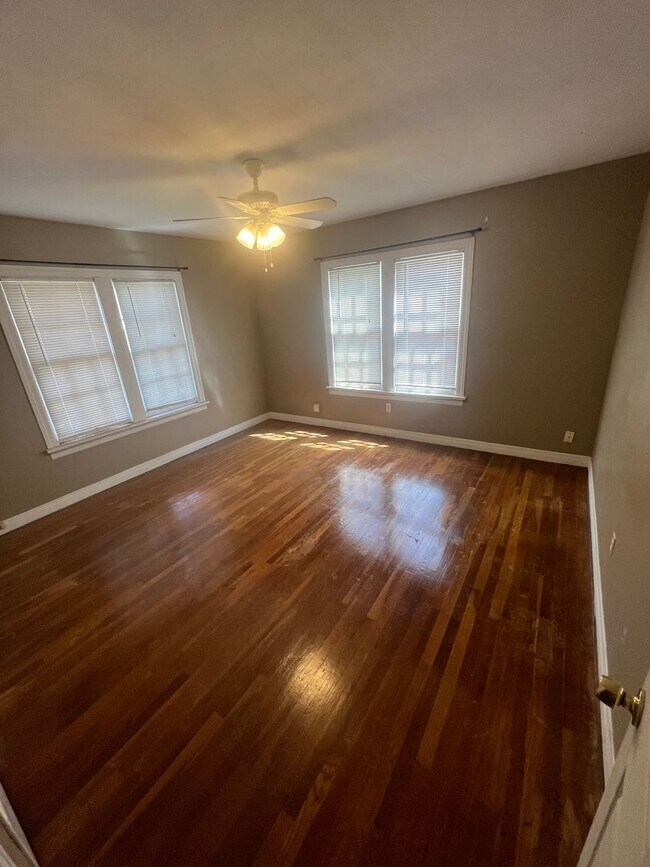 Building Photo - Pre leasing or Available now 3/2 in Heart of Lubbock!