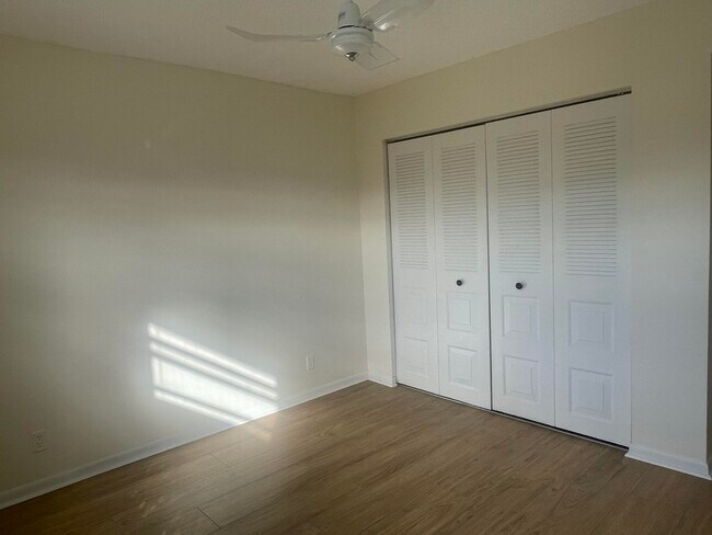 Building Photo - 83 Capri B