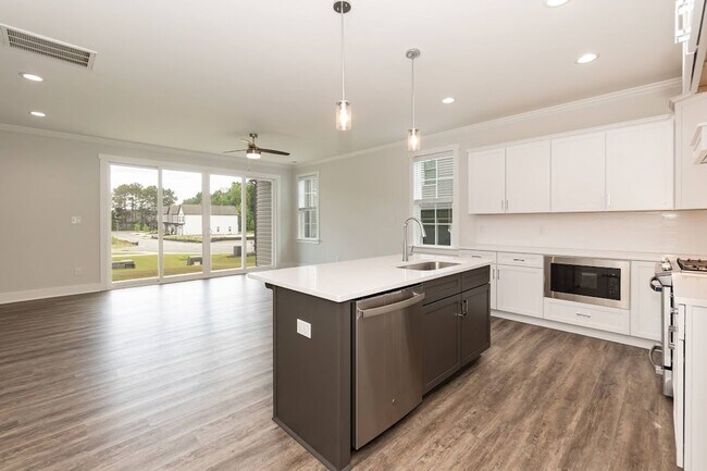 Building Photo - Brand New Corner Townhome in Rolesville!