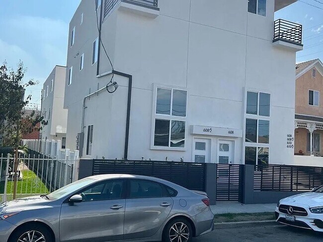 Primary Photo - 608 E 29th St