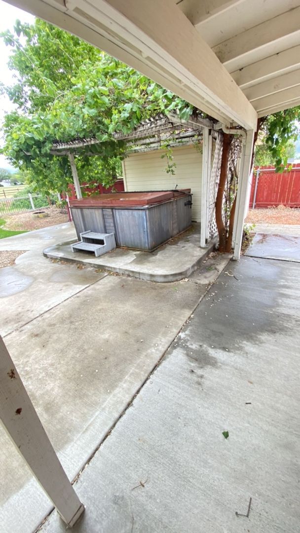 Building Photo - Spacious Home In A Quiet Subdivision