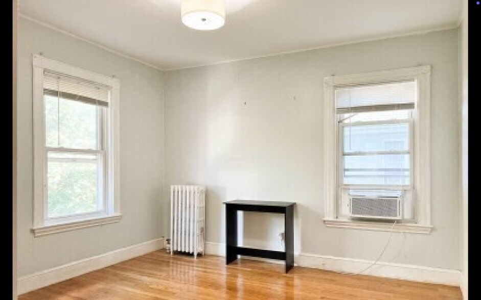 Building Photo - 10 Smythe St