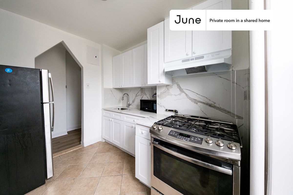 Building Photo - Room in Shared 4 bed/1 bath home