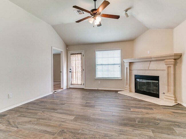 Building Photo - 3 Bed/2 Bath in Sonador of Montague Subdivision - Deer Creek Schools